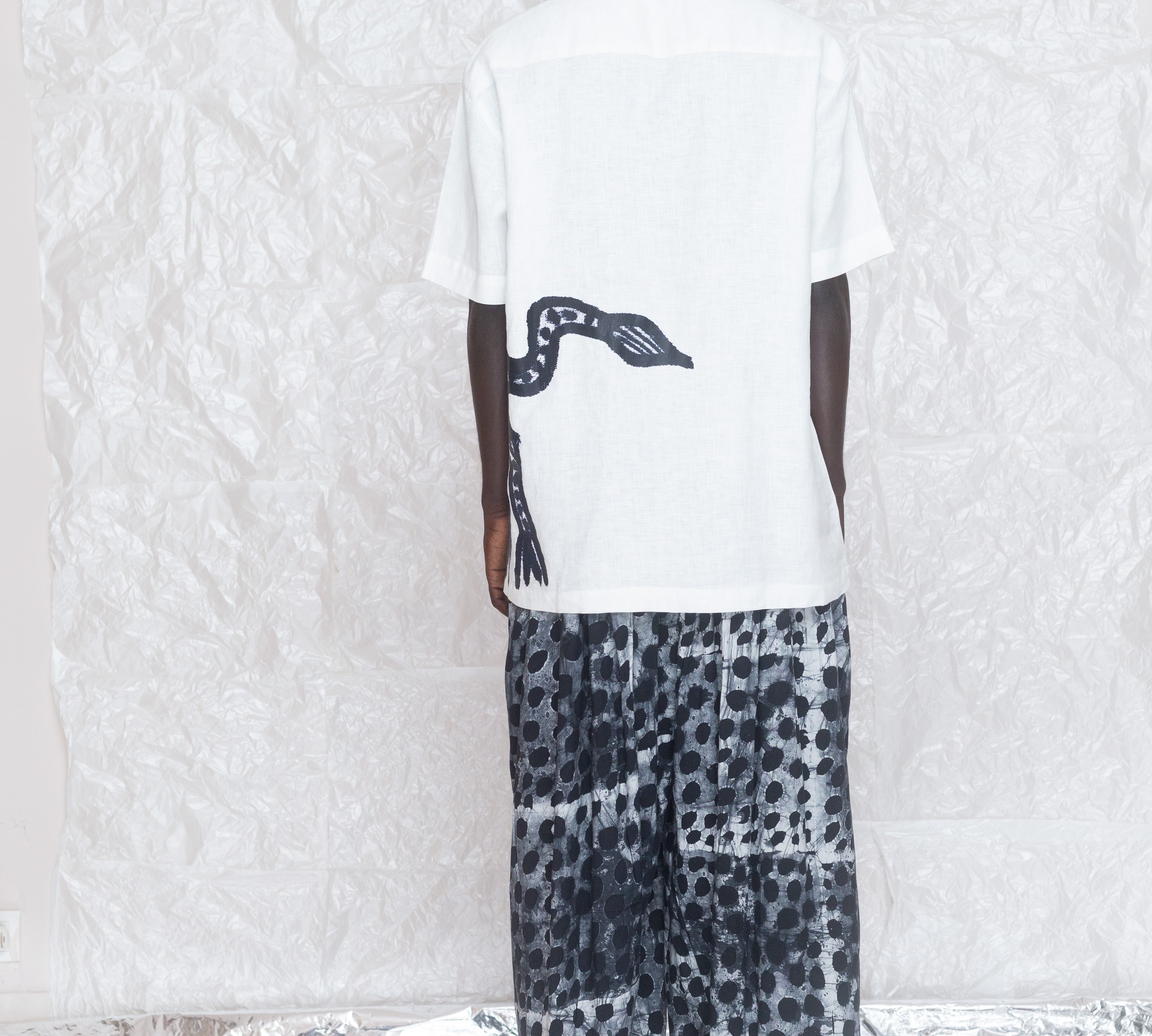 OLOOH White Linen Short-Sleeve Shirt with Sénoufo Power Symbol | ADJOAA