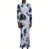 Cute-Saint Apa Dress with a sleek zip opening at the back