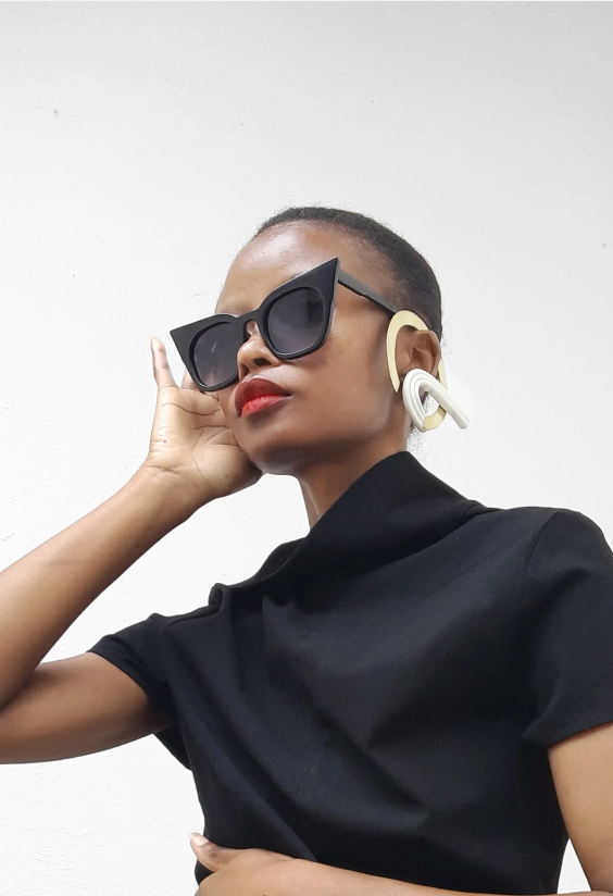 XITA Orbit White and Gold Ear Cuff