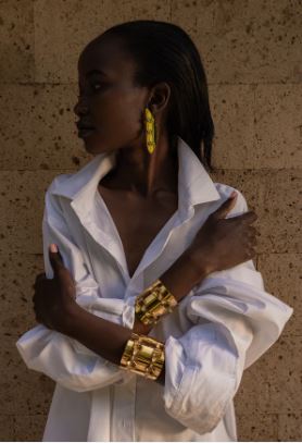 JIAMINI Wamunyu Sheild Earring with three micro vertebrae stud